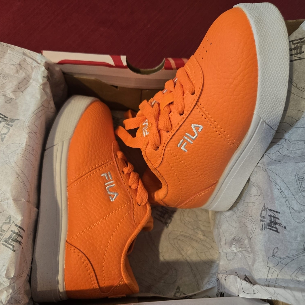 Fila Orange Sneakers for Kids. Basically, new, no stains, Ordors or scratches. - Picture 3 of 4